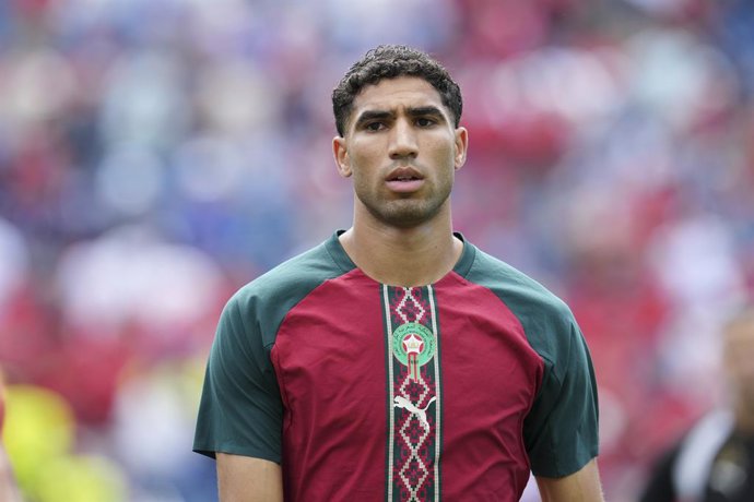 Archivo - Achraf Hakimi of Morocco looks on during the FIFA World Cup 2026 Quarter Final match between France and Morocco at Boston Stadium on July 9, 2026 in Foxborough, Massachusetts.