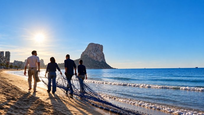 Archivo - Estimar Hotels renueva su alianza con Gravity Wave y alcanzará las 30 toneladas de plástico retiradas del Mediterráneo
