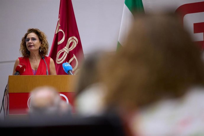 La secretaria general del PSOE-A, María Jesús Montero, interviene en la inauguración de la exposición del 50 aniversario del XXX Congreso de UGT, en Sevilla.