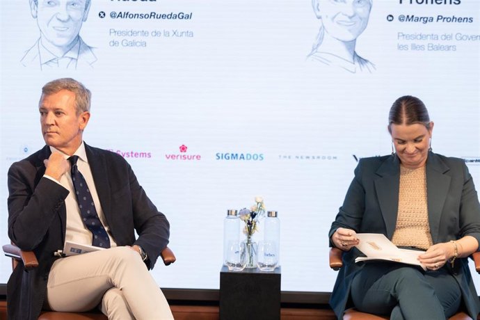La presidenta de Baleares, Marga Prohens, y el presidente de Galicia, Alfonso Rueda, mantienen un diálogo en el 'Forbes Económic Summit', a 24 de septiembre de 2026, en Madrid (España).