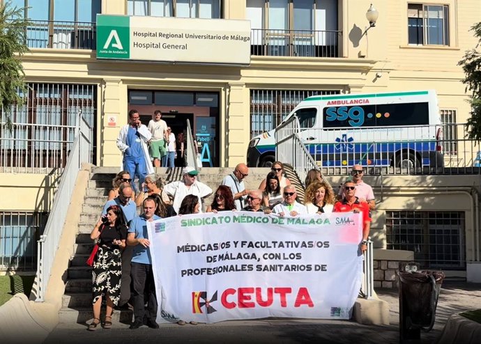 Concentración del Sindicato Médico de Málaga en apoyo a los sanitarios en Ceuta.