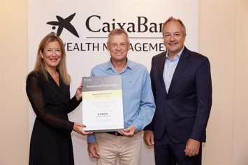 Jaume Julià, reconocido en los Premios de Filantropía de CaixaBank por su compromiso con la cooperación sanitaria