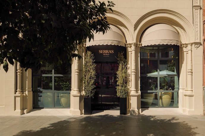 Entrada del nuevo hotel