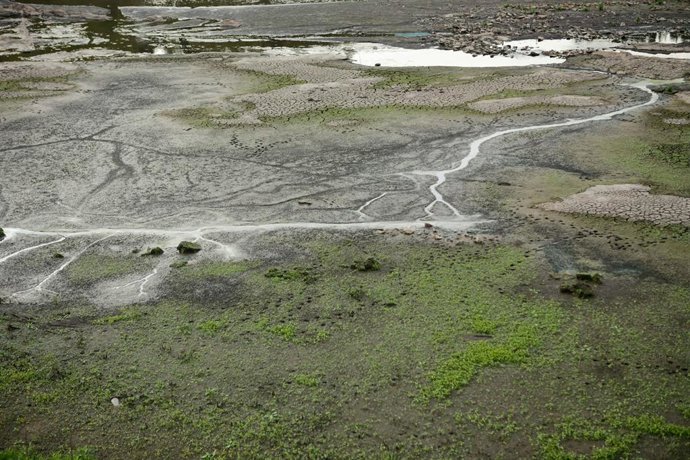 Archivo - Ruinas del antiguo pueblo Portomarin emergido por la sequía en el Embalse de Belesar, a 6 de octubre de 2023, en Portomarin, Lugo, Galicia (España).  El Embalse de Belesar es una de las grandes obras hidroeléctricas que el régimen franquista rea