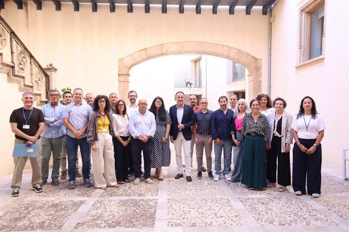 El conseller de Vivienda, Territorio y Movilidad del Govern, José Luis Mateo, participa en la primera jornada de cartografía que reúne a técnicos de 15 comunidades autónomas.
