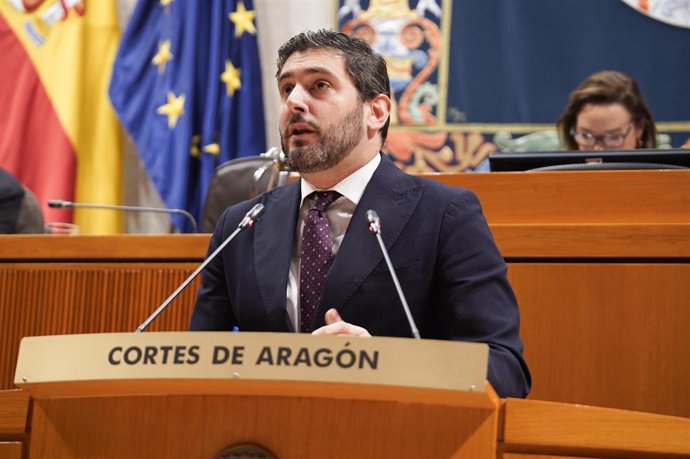 El vicepresidente y consejero de Desregulación, Bienestar Social y Familia del Gobierno de Aragón, Alejandro Nolasco, durante su intervención este jueves, 24 de septiembre, en el pleno de las Cortes de Aragón