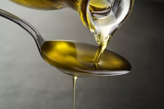 Archivo - Imagen de recurso de aceite de oliva virgen extra.
