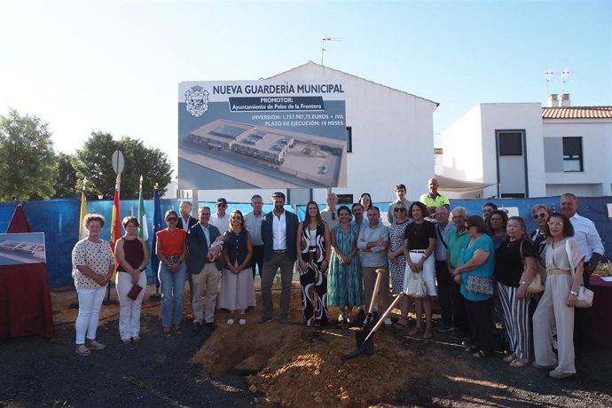 Acto de colocación de la primera piedra de la nueva escuela infantil municipal de Palos de la Frontera (Huelva).