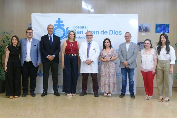 Los ponentes junto a las autoridades en el II Encuentro del Tercer Sector organizado por el Hospital San Juan de Dios.