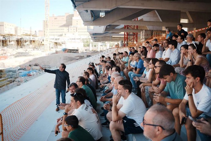 Open House permite a unos 120 ciudadanos conocer los detalles arquitectónicos del estadio Ibercaja Romareda