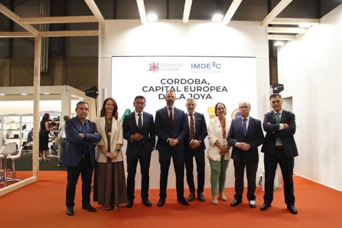 El Ayuntamiento de Córdoba y el Instituto Municipal de Desarrollo Económico y Empleo (Imdeec) inauguran el estand de la ciudad en la nueva edición de Madridjoya, que se celebra en el recinto ferial Ifema-Madrid del 24 al 27 de septiembre.