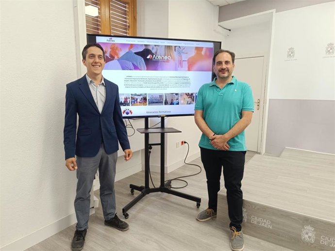 Luis García Millán y José María Mesbailer presentan la nueva web del programa Atenea.