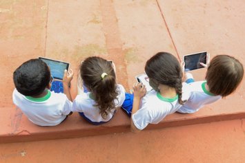 Archivo - Beneficiarios del programa de educación digital ProFuturo 