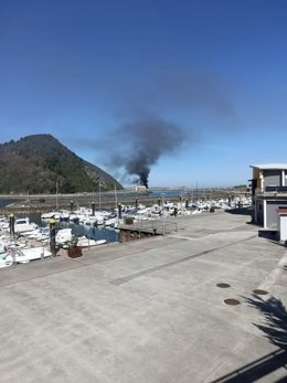 Incendio en una embarcación en Orio