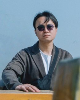 Ah Biao (Da Tong. 1990) es director, guionista y director de fotografía. Bian jing / Border es su primer largometraje.
