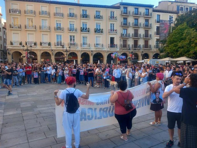 Logroño clama en protesta por el desahucio de Maricarmen: "Hoy es Maricarmen, mañana puedes ser tú"
