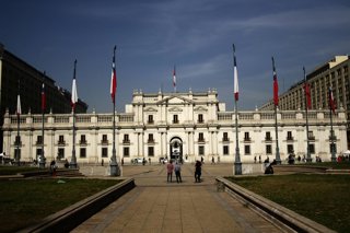 Santiago, 10  de Mayo 2022.  Fachada del Palacio de La  Moneda.    Javier Salvo/Aton Chile