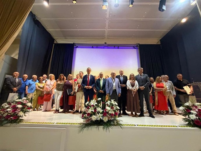 Foto de familia durante el acto celebrado en el centro penitenciario El Acebuche de Almería con motivo del Día de la Merced y de su 40 aniversario.