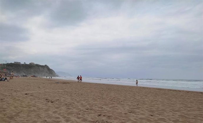 Archivo - Cielo nuboso en Sopela (Bizkaia)