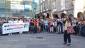 Centenares de personas salen a las calles gallegas en solidaridad con Maricarmen: "Fondos buitre fuera de aquí"