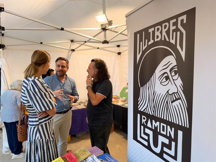 Uno de los puestos montados en la Misericòrdia por la 37ª Setmana del Llibre en Català.