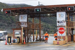 Rancagua, 1 de Agosto 2025  Derrumbe en Mina El Teniente con un fallecido y cinco desaparecidos  En la foto Control Maitenes acceso principal a instalaciones de El Teniente  Jorge Loyola/Aton Chile