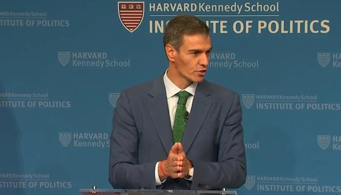 O presidente do Governo, Pedro Sánchez, discursa no Fórum John F. Kennedy Jr., da Universidade de Harvard, em Boston.