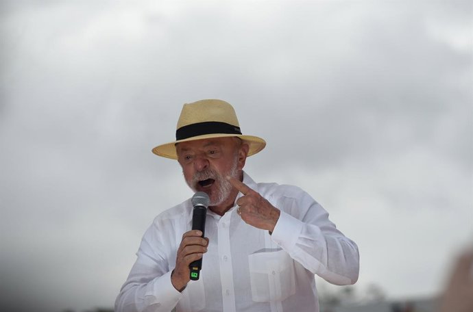 Archivo - 22 August 2026, Brazil, Rio De Janeiro: Brazilian President and candidate for of Brazil's ruling Workers' Party Luiz Inacio Lula da Silva, speaks during a campaign rally in Rio de Janeiro. Photo: Fabio Teixeira/ZUMA Press Wire/dpa