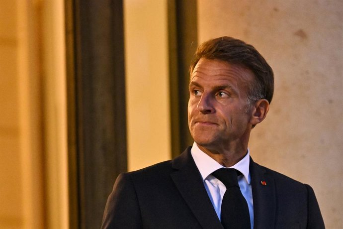 15 de setembro de 2026, Paris, França: O presidente da República, Emmanuel Macron, recebeu o presidente do Conselho Europeu, Antonio Costa, no Palácio do Eliseu em 15 de setembro de 2026.
