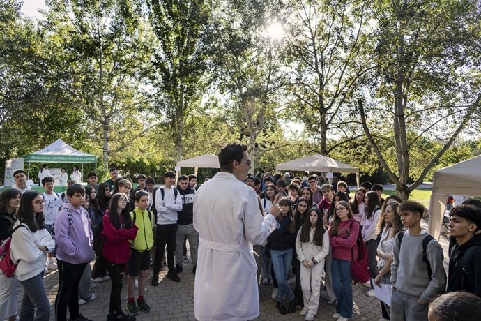 El Real Jardín Botánico de la UCM acoge por tercer año consecutivo la XVII edición de la Noche Europea de los Investigadores.