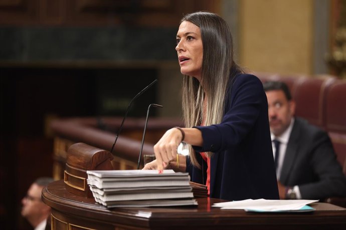 A porta-voz do Junts no Congresso, Miriam Nogueras, intervém durante uma sessão plenária no Congresso dos Deputados, em 3 de setembro de 2026, em Madri (Espanha). Sánchez comparece nesta quinta-feira perante o Plenário do Congresso para prestar informaçõe