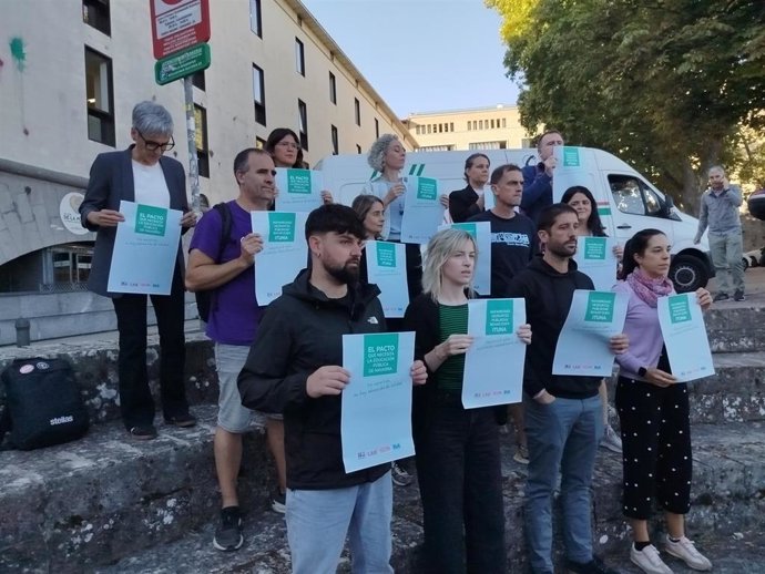 Concentración convocada en Pamplona por Steilas, LAB, CCOO y ELA