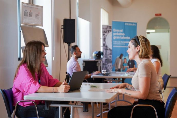 Unas 200 personas realizan entrevistas de trabajo para Primark en una jornada de PalmaActiva.
