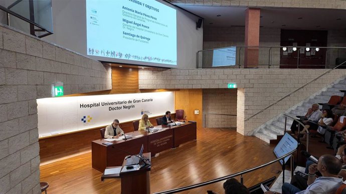 Antonia María Pérez comparte las prioridades de la estrategia de enfermedades raras de Canarias