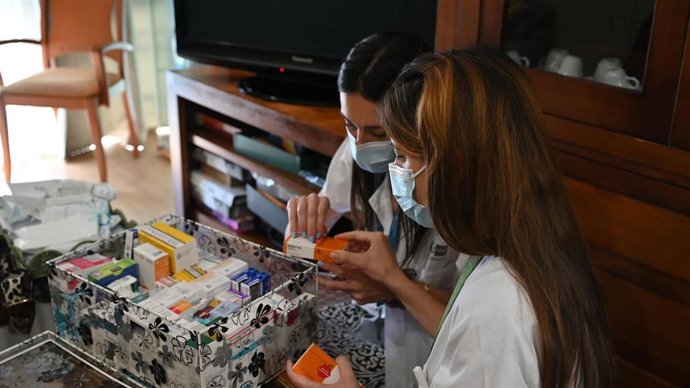 El Gregorio Marañón lleva por primera vez en España la atención farmacéutica presencial al domicilio