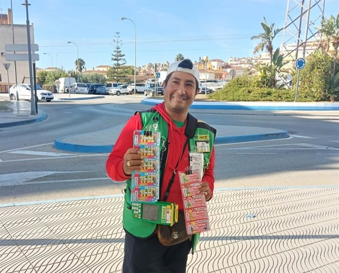 Juan Carlos Zalazar Málaga vendedor de la ONCE que ha repartido más de 1,2 millones de euros en el núcleo veleño de Torre del Mar.
