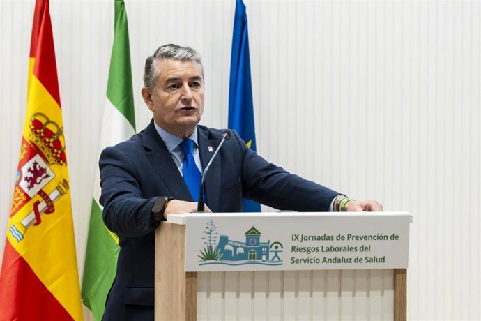El vicepresidente primero y consejero de Presidencia, Sanidad y Emergencias de la Junta, Antonio Sanz, durante su intervención en las IX Jornadas de Prevención de Riesgos Laborales del Servicio Andaluz de Salud, en el Hospital Torrecárdenas de Almería.