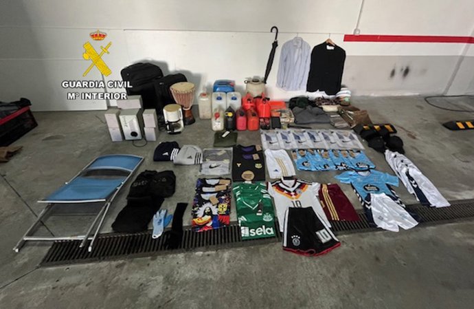 Parte de los efectos recuperados por la Guardia Civil.