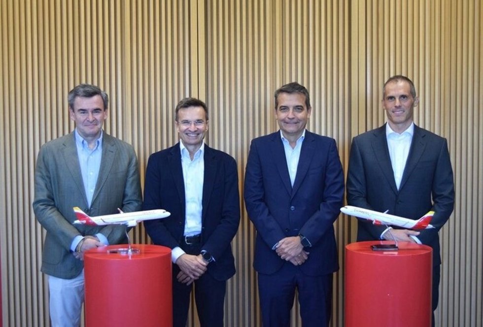 Marco Sansavini, presidente y CEO de Iberia; Carlos Gómez Suárez, CEO de Iberia Express; y los jefes de las secciones sindicales de Sepla Iberia, Juan Polo, y de Sepla Iberia Express, Ignacio Spiteri.