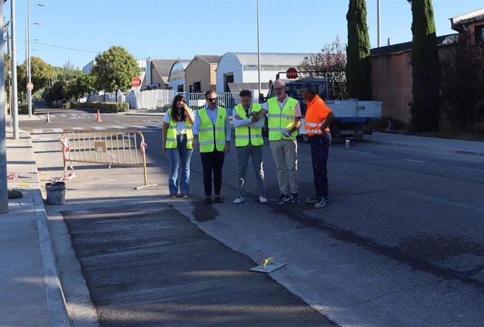 Imagen de la visita a las obras de reparación de aceras en el Polígono Municipal de Tudela