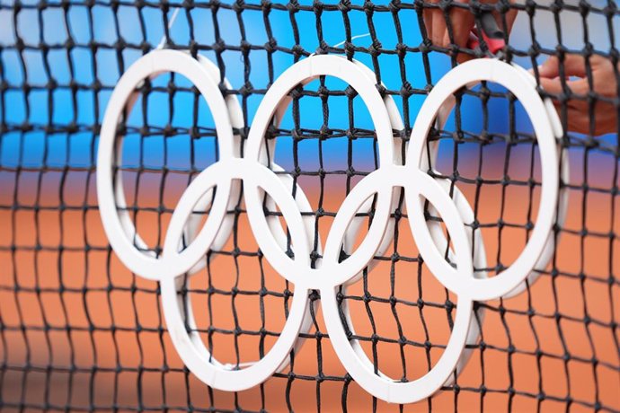 Archivo - Anillos olímpicos en Paris 2024.