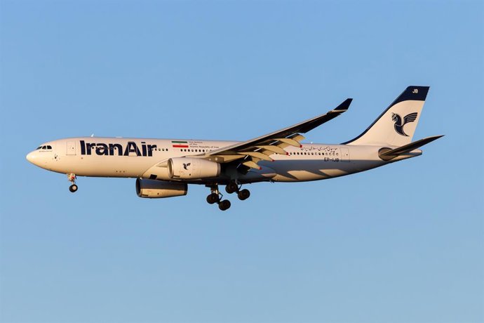 Archivo - January 19, 2020, London, United Kingdom: An Iran Air Airbus 330-200 lands at London Heathrow airport.