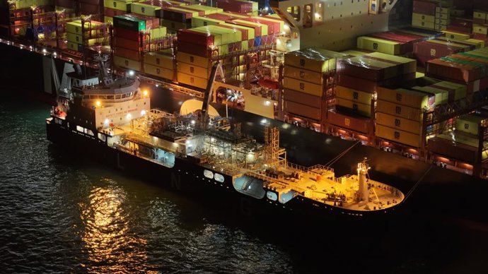 Archivo - Arquivo - Primeira operação de abastecimento de gás natural liquefeito a um navio de carga no Porto de Málaga.