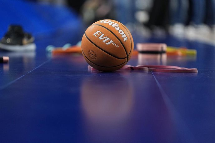 Archivo - Balón de la Liga Endesa 2025-26. 