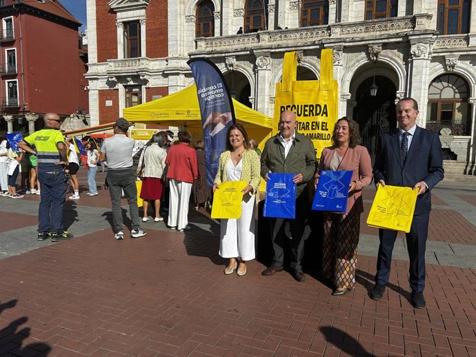 Carmen Frías (i), Jesús Julio Carnero, María González Corral y Ángel Hervella.