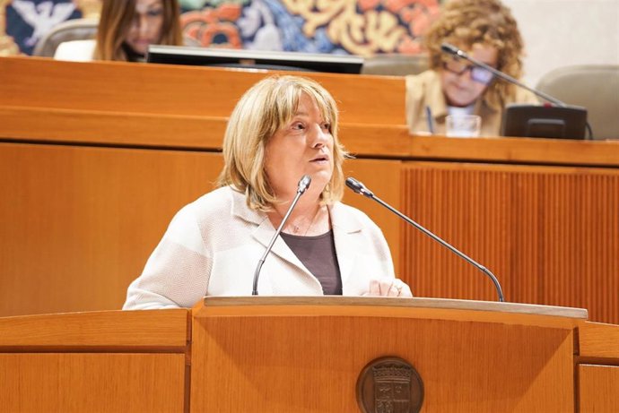 Archivo - La ex consejera de Educación del Gobierno de Aragón, Tomasa Hernández, actual diputada del PP Aragón, renuncia a su acta parlamentaria para volver a la carrera judicial.