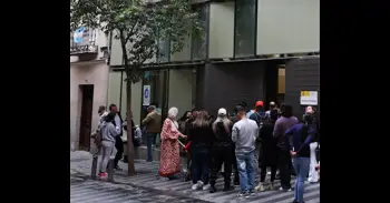 El Gobierno activa un plan de choque de 45 días con refuerzo voluntario en Extranjería para agilizar la regularización