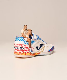 Joma reinterpreta las zapatillas 'Top flex' de fútbol sala junto a los mejores jugadores del mundo.