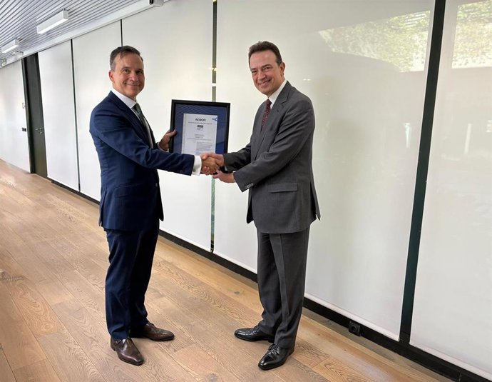 Entrega de la certifcación de ciberseguridad industrial