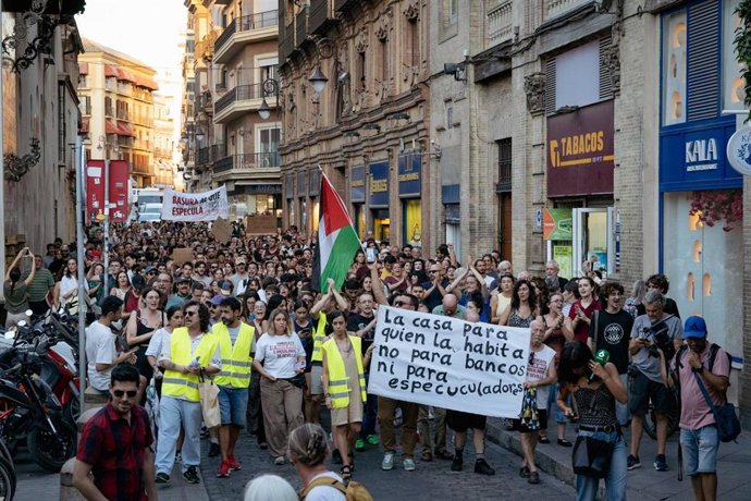 Concentración en Sevilla en apoyo a Maricarmen